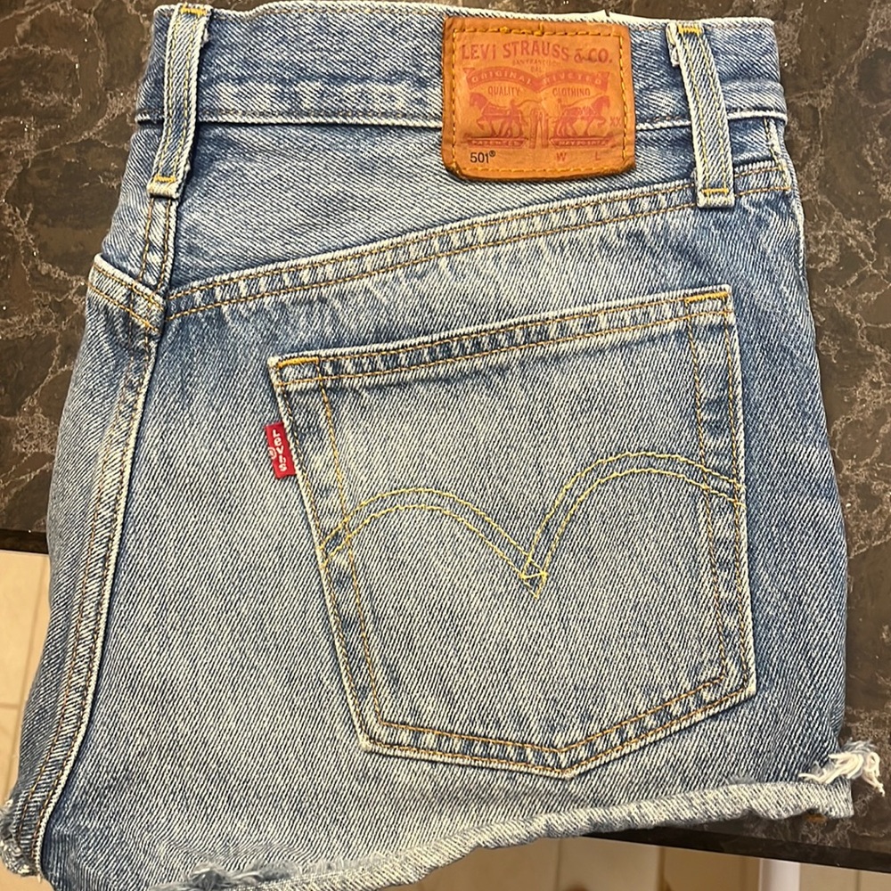 Women’s 501 cut off Jean shorts. Size 26